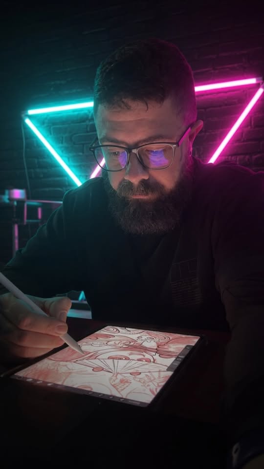 Edu Santos tatuando